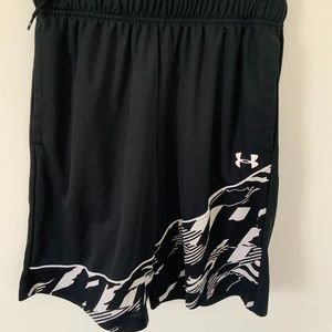 Under armour shorts size M